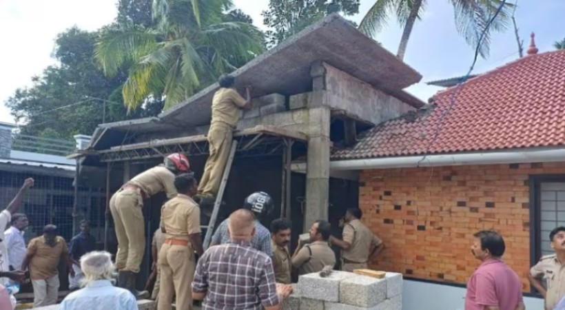 വീടിൻറെ തട്ട് പൊളിക്കുന്നതിനിടെ കോൺക്രീറ്റ് തകർന്നുവീണ് 2 പേർക്ക് ദാരൂണാന്ത്യം